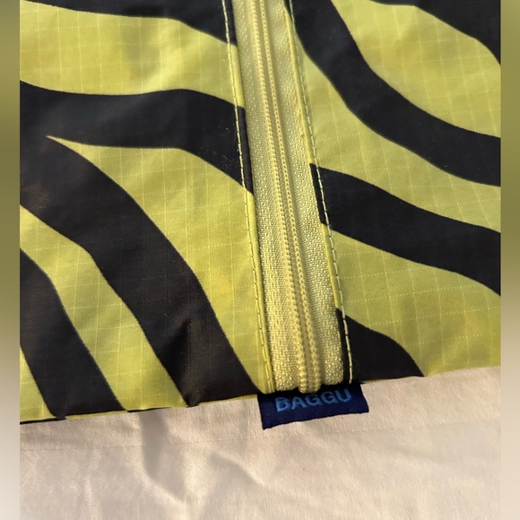 BAGGU 3D Zip Zebra print bag - Picture 4 of 5